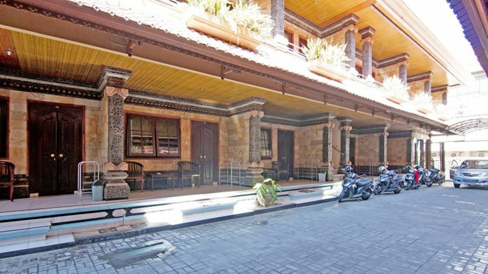 Segara Sadhu Inn Kuta By Ecommerceloka Экстерьер фото